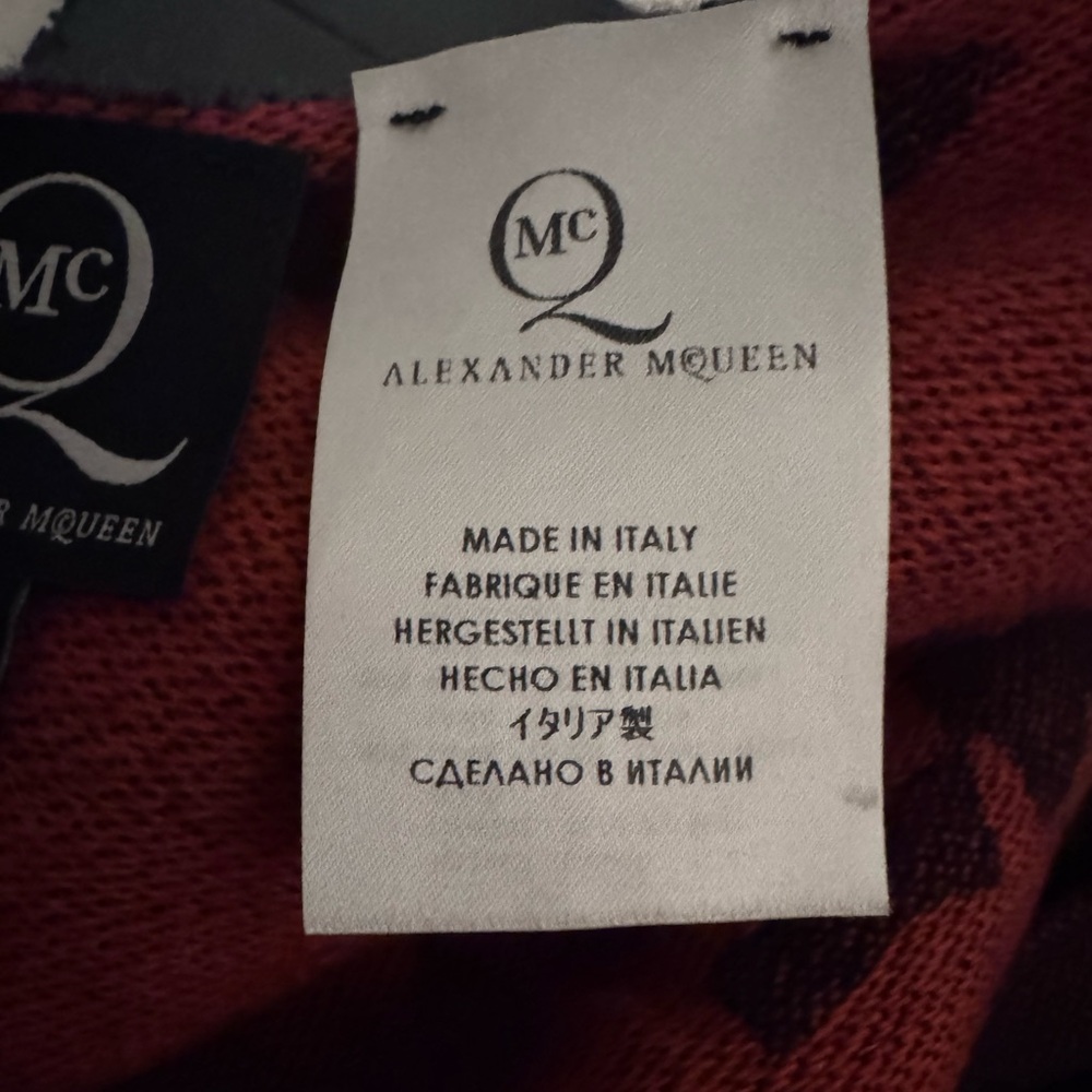 Alexander McQueen iconic wrap - Picture 6 of 7